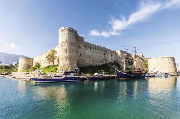 Острво вечитог сунца и таласа који су родили Афродиту